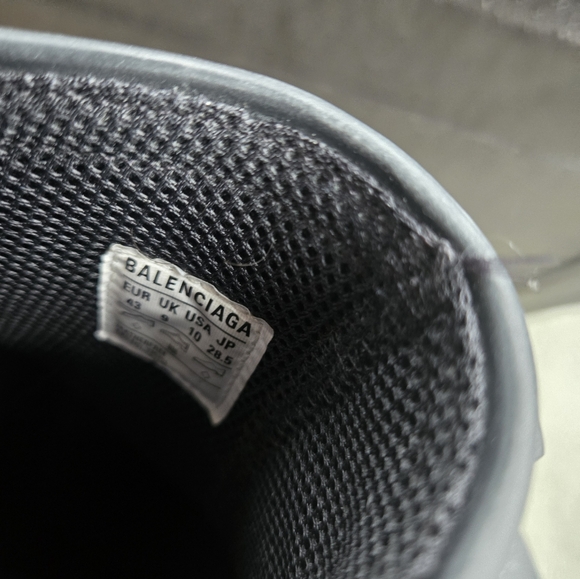 Balenciaga Men's Black Rubber Clogs - Picture 5 of 6